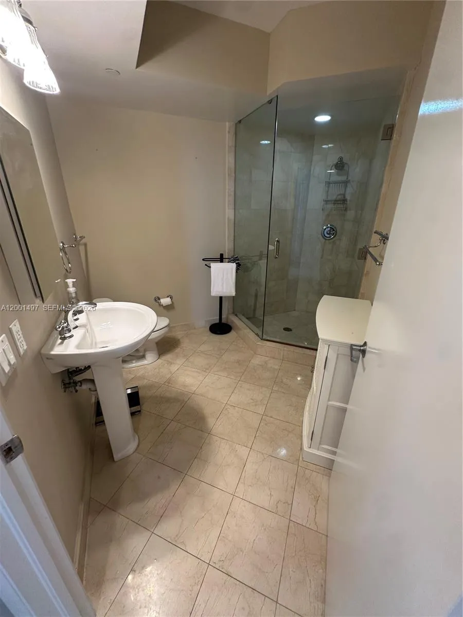 6365 Collins Ave #1703 Miami Beach, FL 33141