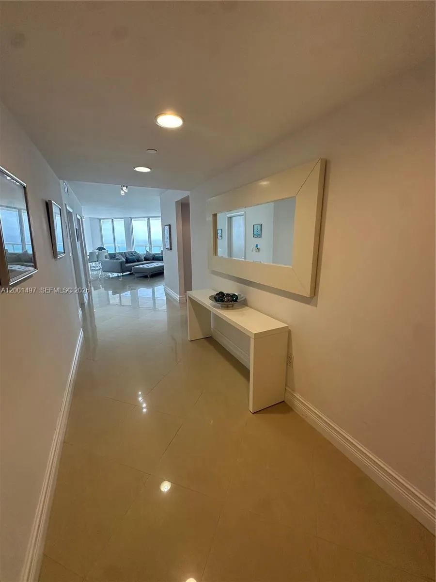 6365 Collins Ave #1703 Miami Beach, FL 33141