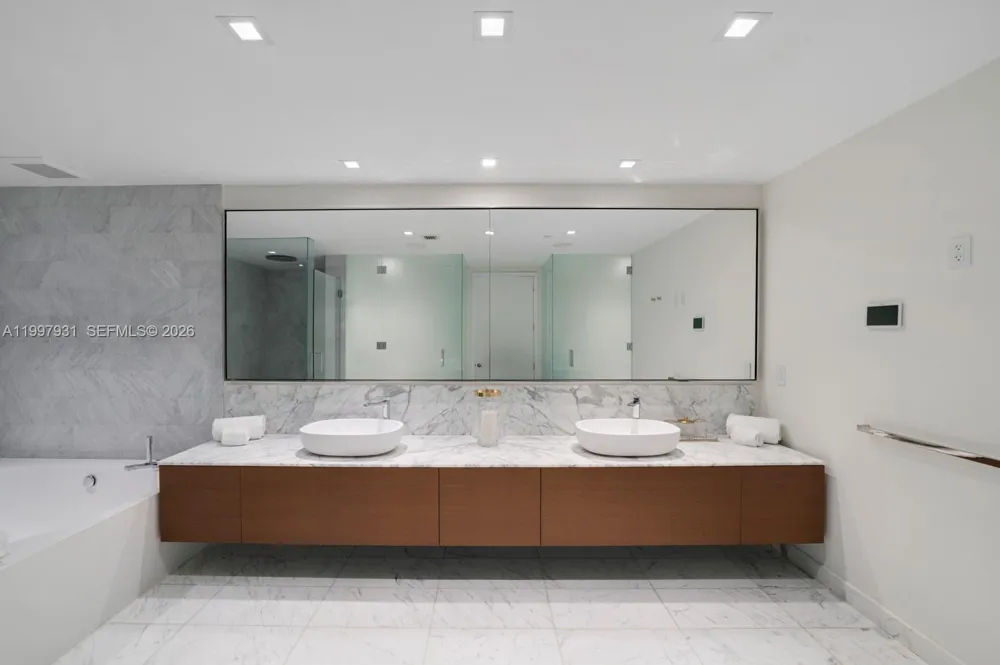 10203 Collins Ave #2501 Bal Harbour, FL 33154