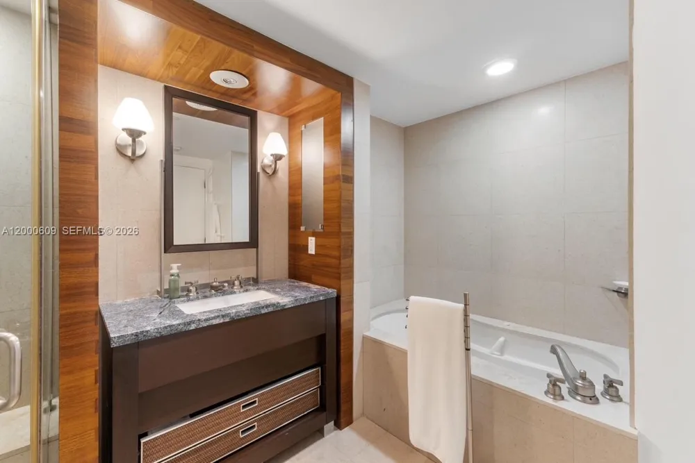 6801 Collins Ave #LPH10 Miami Beach, FL 33141