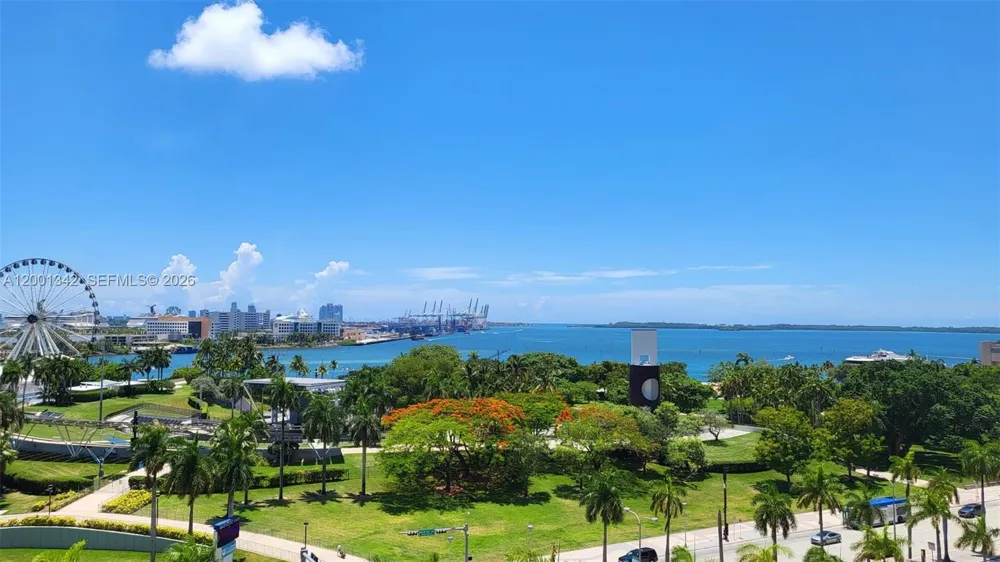 253 NE 2nd St #1004 Miami, FL 33132