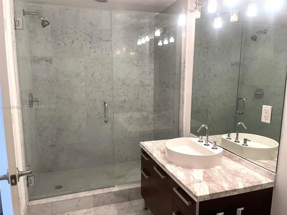 253 NE 2nd St #1004 Miami, FL 33132