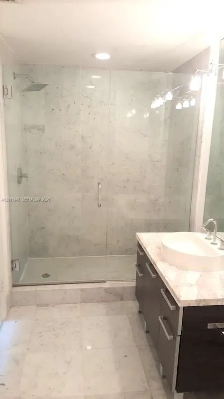 253 NE 2nd St #1004 Miami, FL 33132
