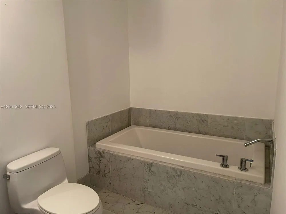 253 NE 2nd St #1004 Miami, FL 33132