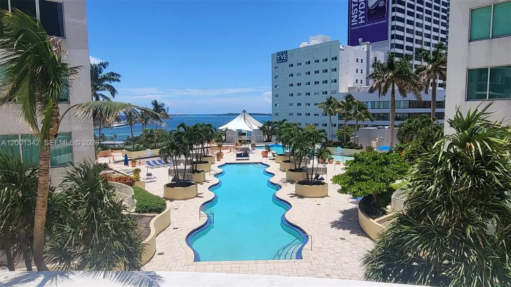 253 NE 2nd St #1004 Miami, FL 33132