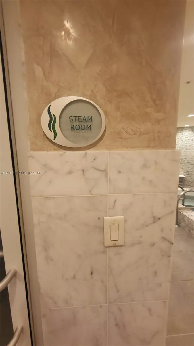 253 NE 2nd St #1004 Miami, FL 33132