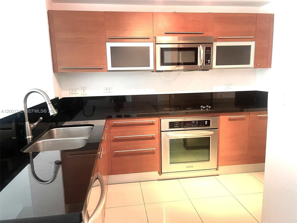253 NE 2nd St #1004 Miami, FL 33132