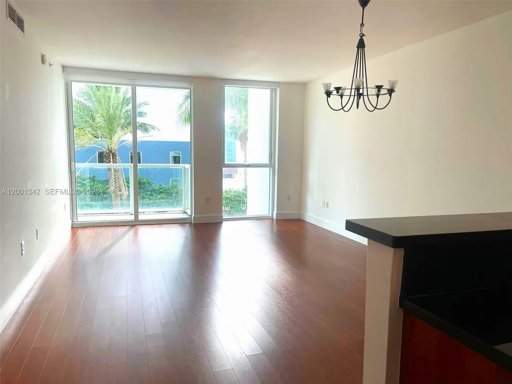 253 NE 2nd St #1004 Miami, FL 33132