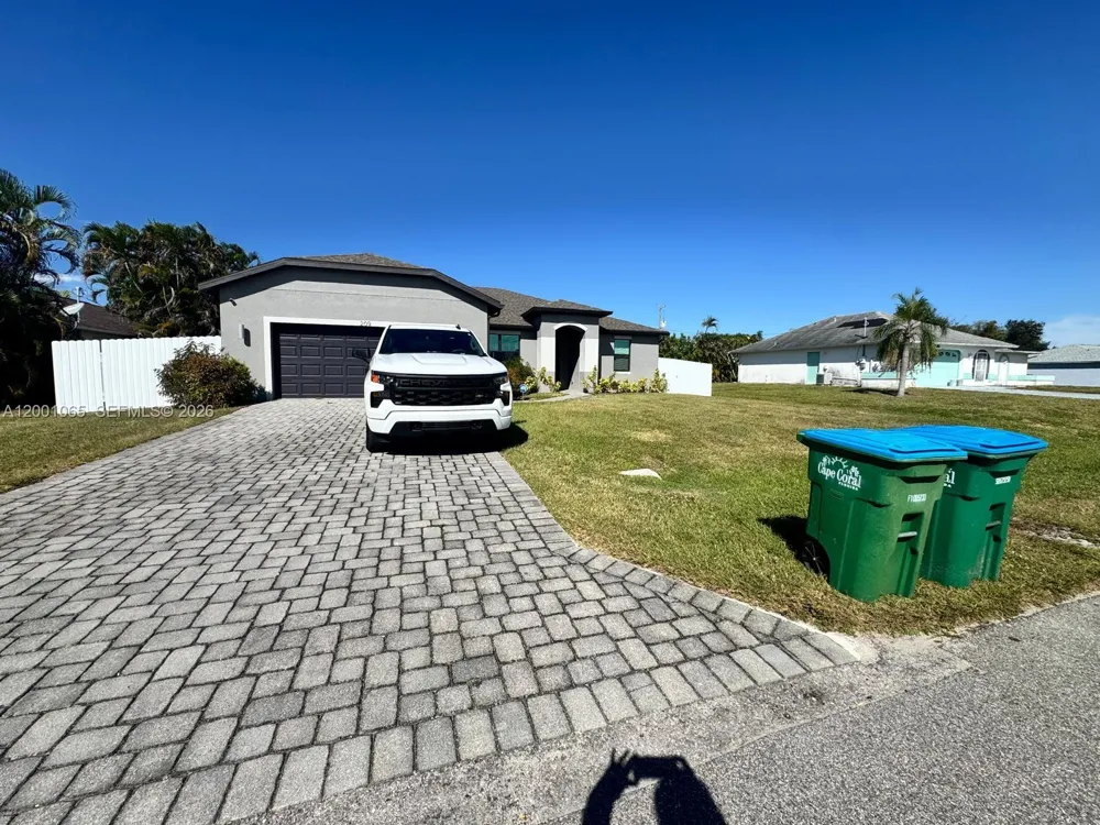 209 SE 26TH TER Cape Coral, FL 33904