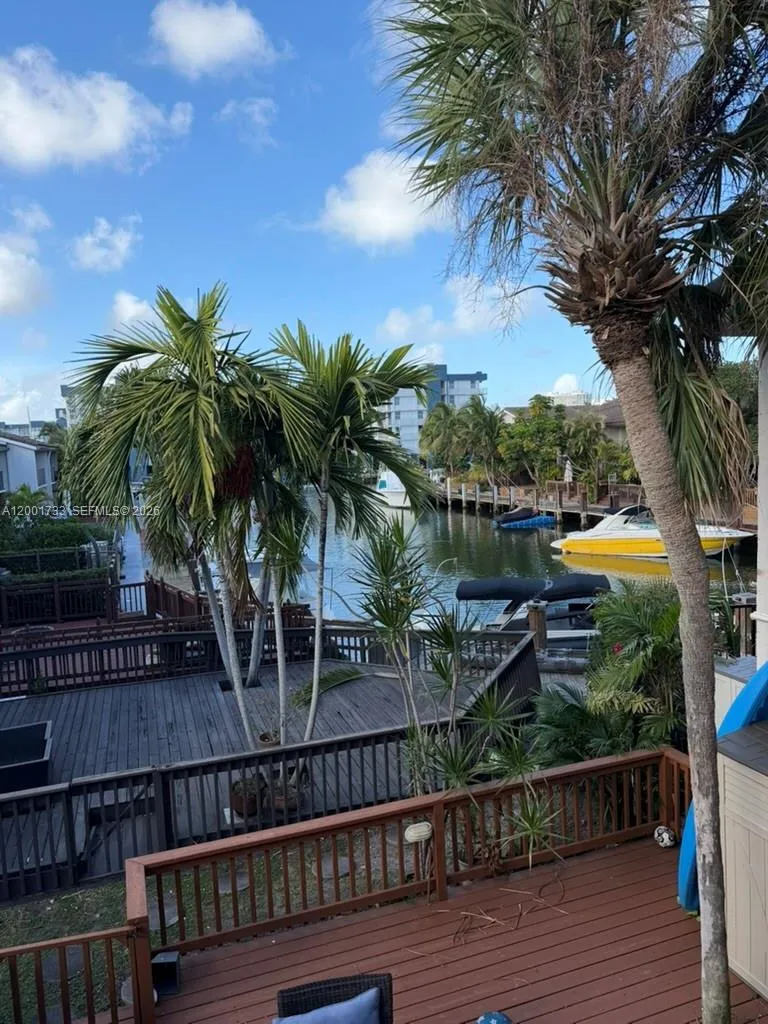 2661 NE 164th St #40 North Miami Beach, FL 33160