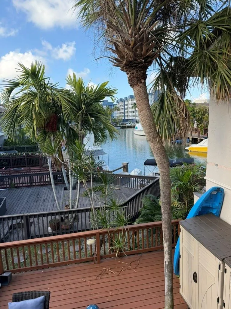 2661 NE 164th St #40 North Miami Beach, FL 33160