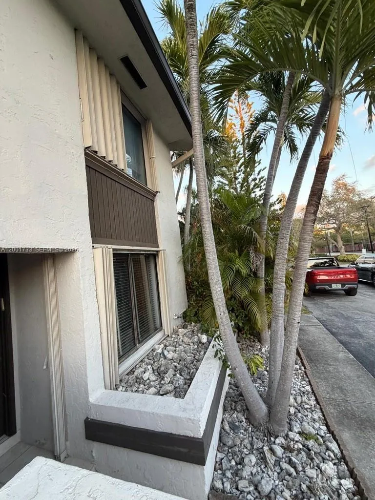 2661 NE 164th St #40 North Miami Beach, FL 33160