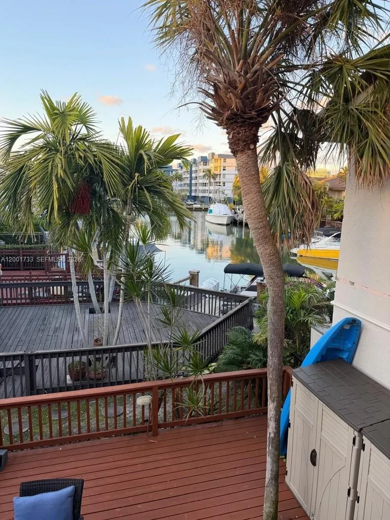 2661 NE 164th St #40 North Miami Beach, FL 33160