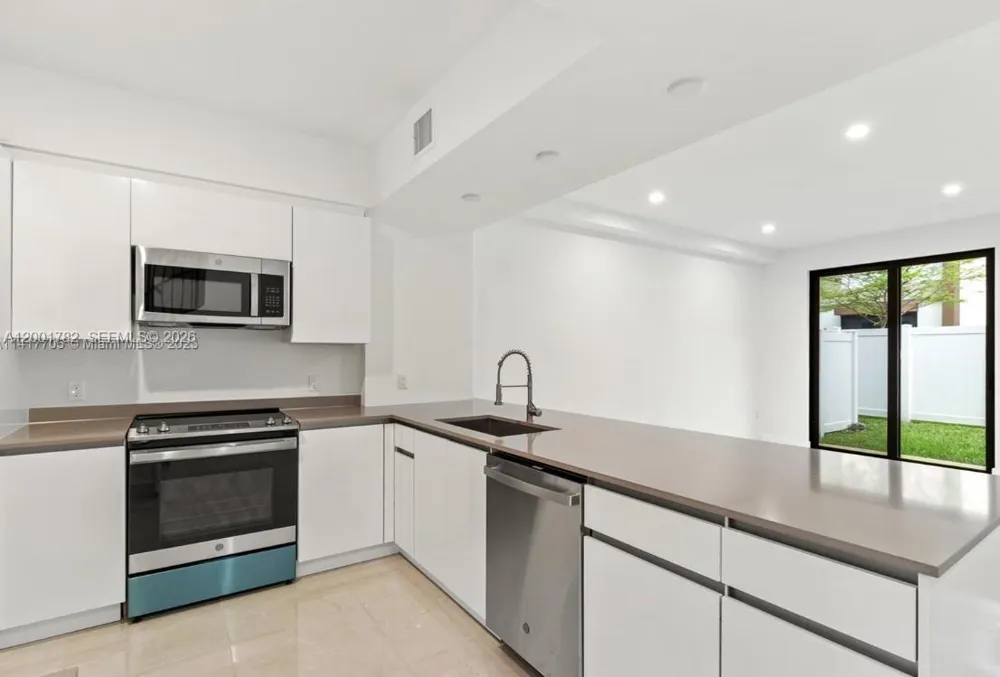 4130 Oak Pl #4130 Dania Beach, FL 33314