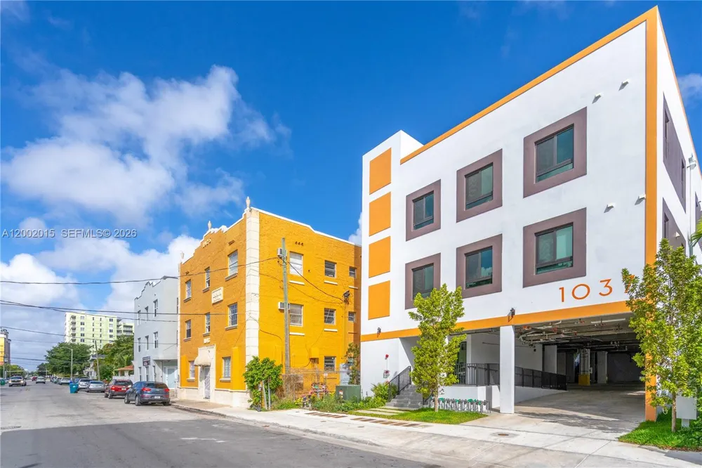 1037 NW 2nd St Miami, FL 33128