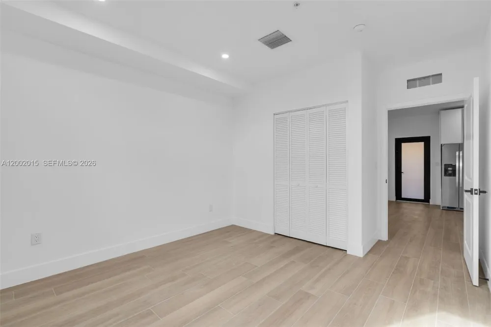 1037 NW 2nd St Miami, FL 33128