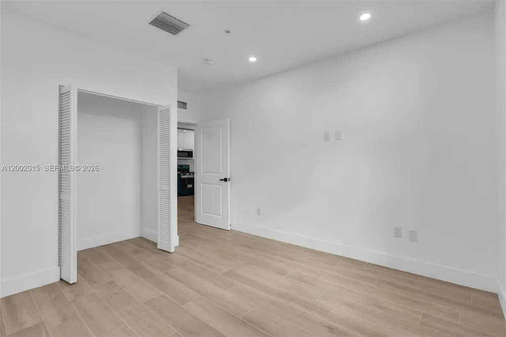 1037 NW 2nd St Miami, FL 33128