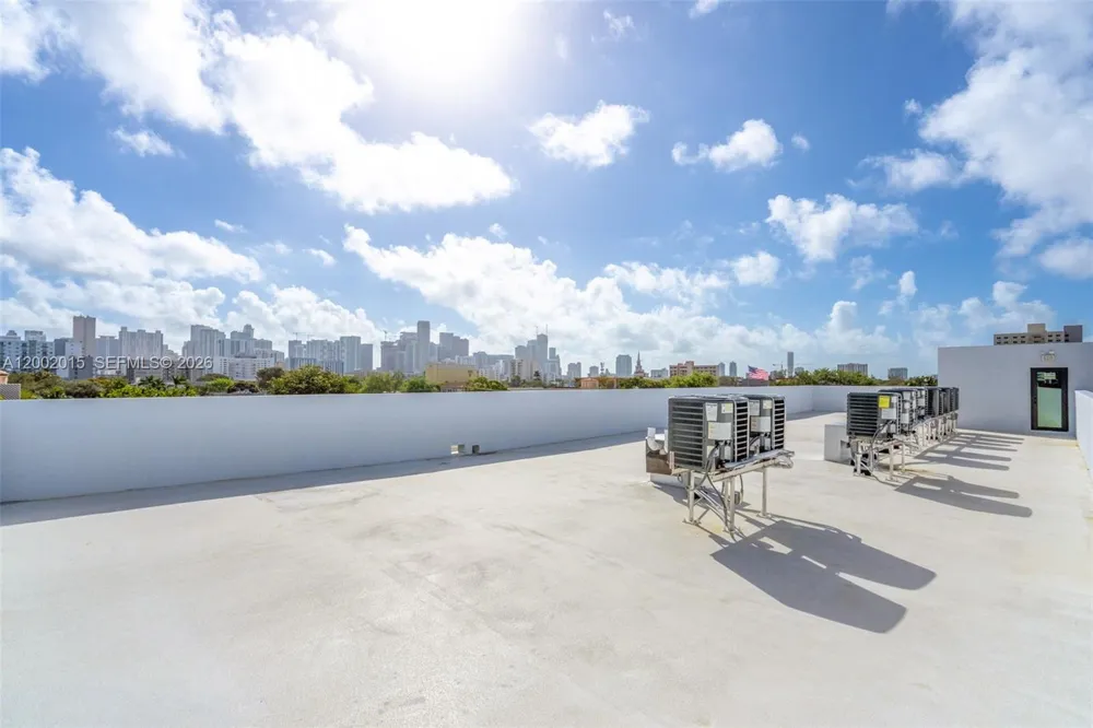 1037 NW 2nd St Miami, FL 33128