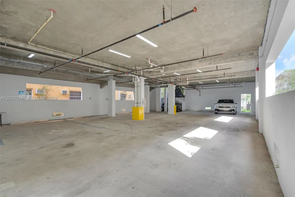 1037 NW 2nd St Miami, FL 33128