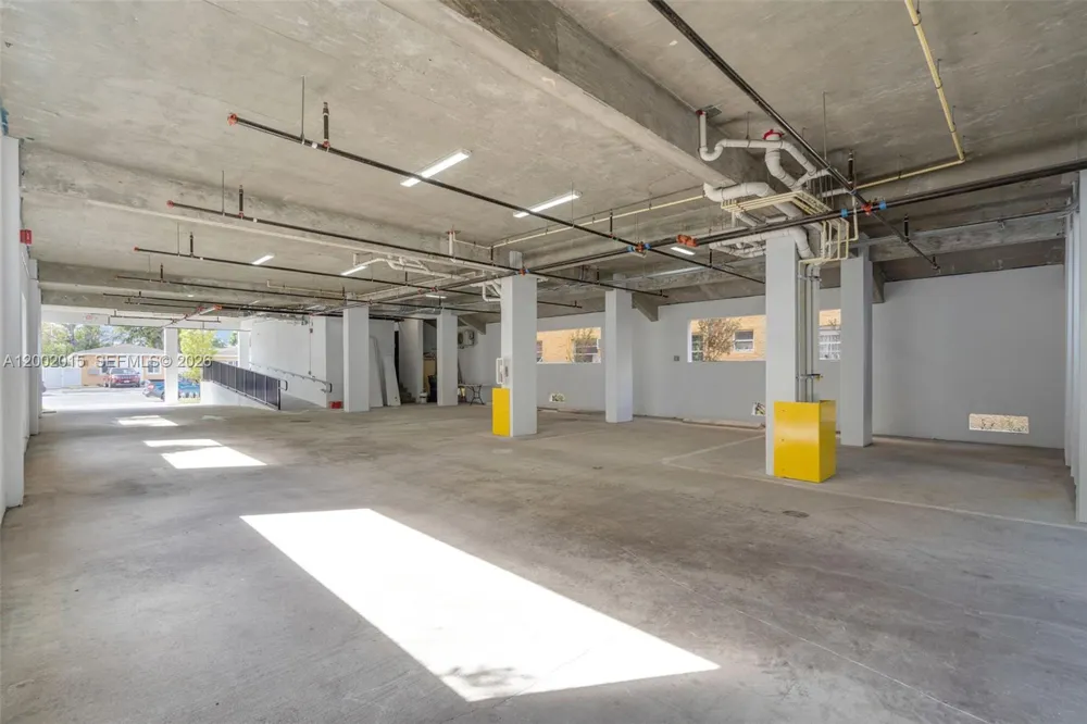 1037 NW 2nd St Miami, FL 33128