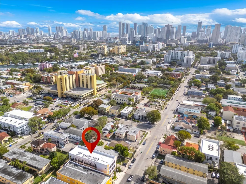 1037 NW 2nd St Miami, FL 33128