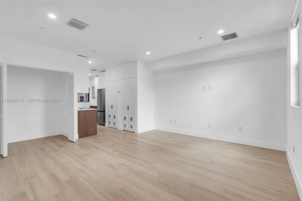 1037 NW 2nd St Miami, FL 33128