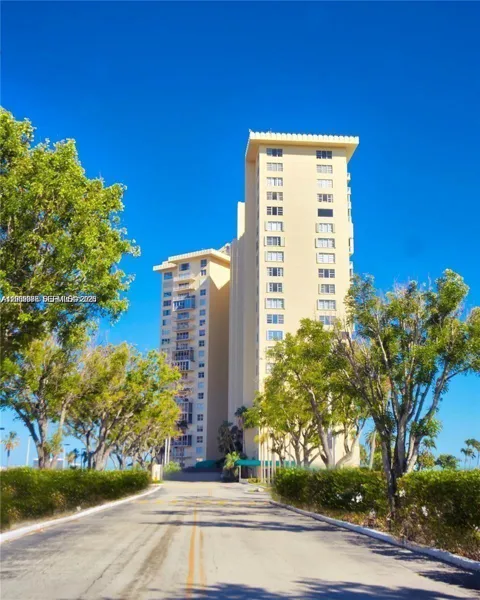 11111 Biscayne Blvd #18E