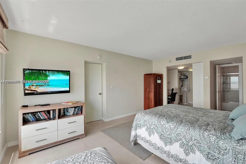 11111 Biscayne Blvd #18E Miami, FL 33181