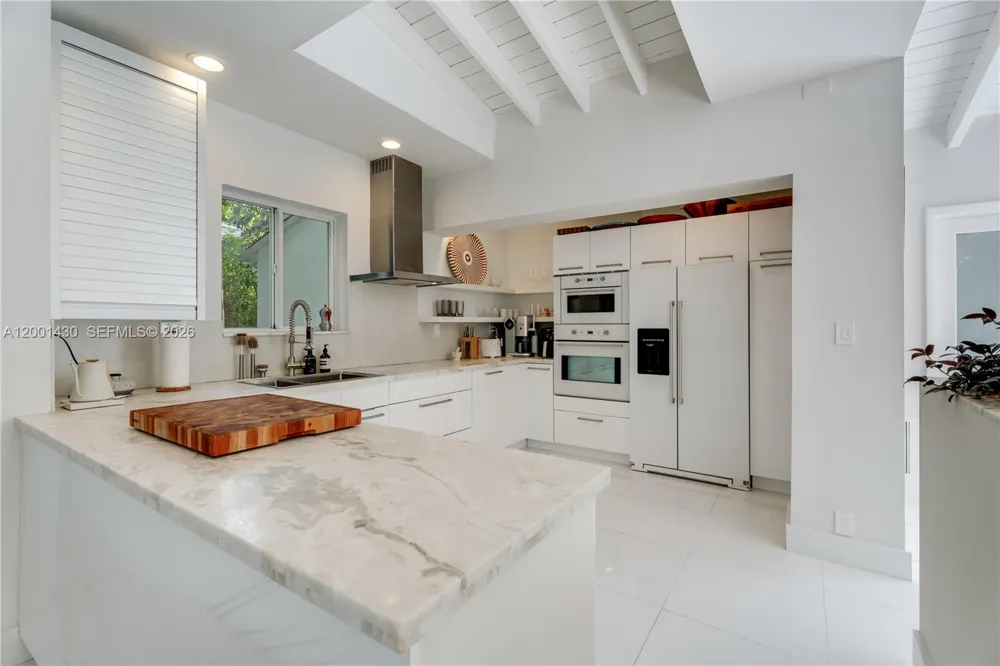 7501 W Adventure Ave North Bay Village, FL 33141