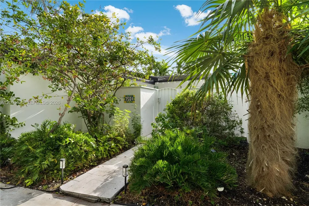 7501 W Adventure Ave North Bay Village, FL 33141