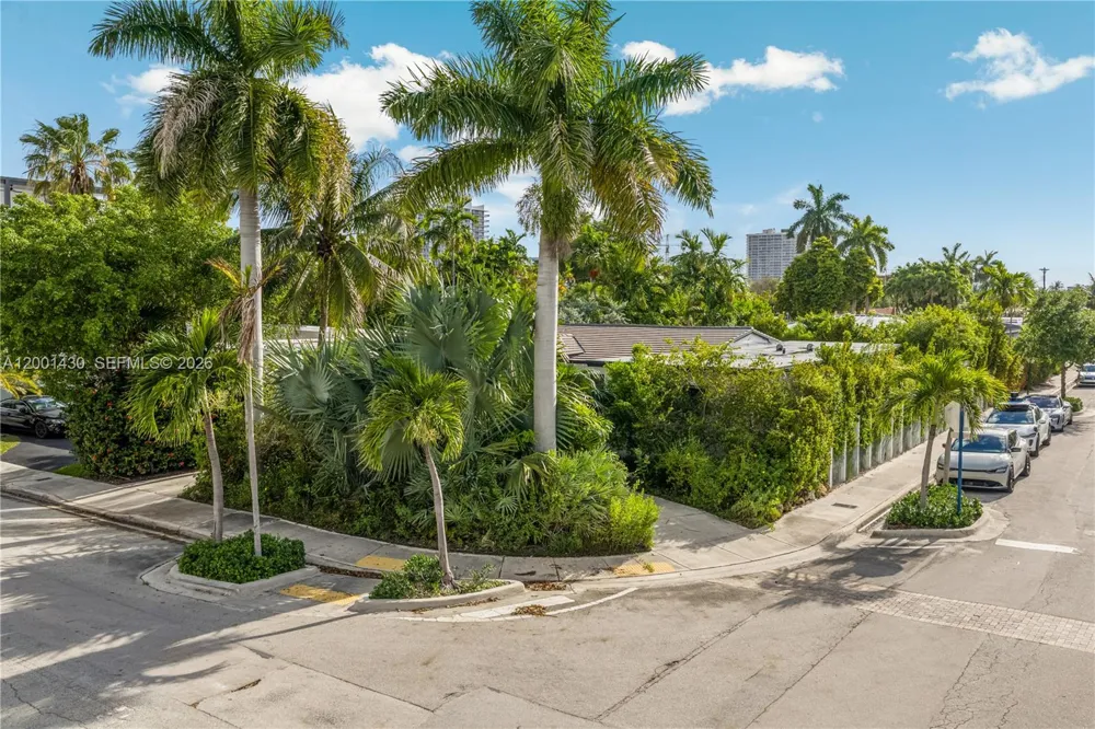 7501 W Adventure Ave North Bay Village, FL 33141