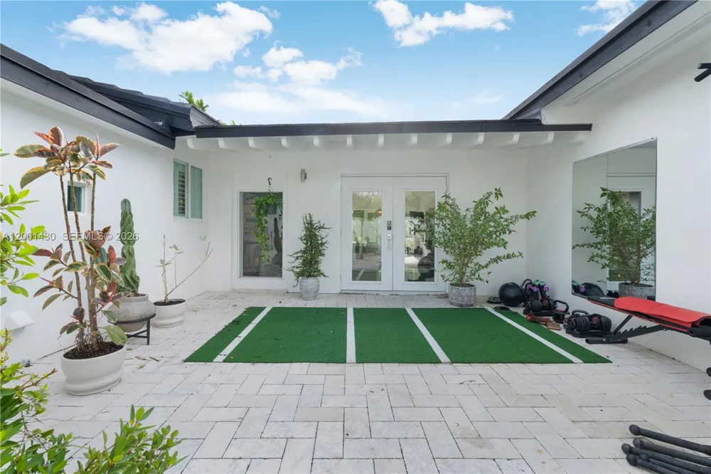 7501 W Adventure Ave North Bay Village, FL 33141