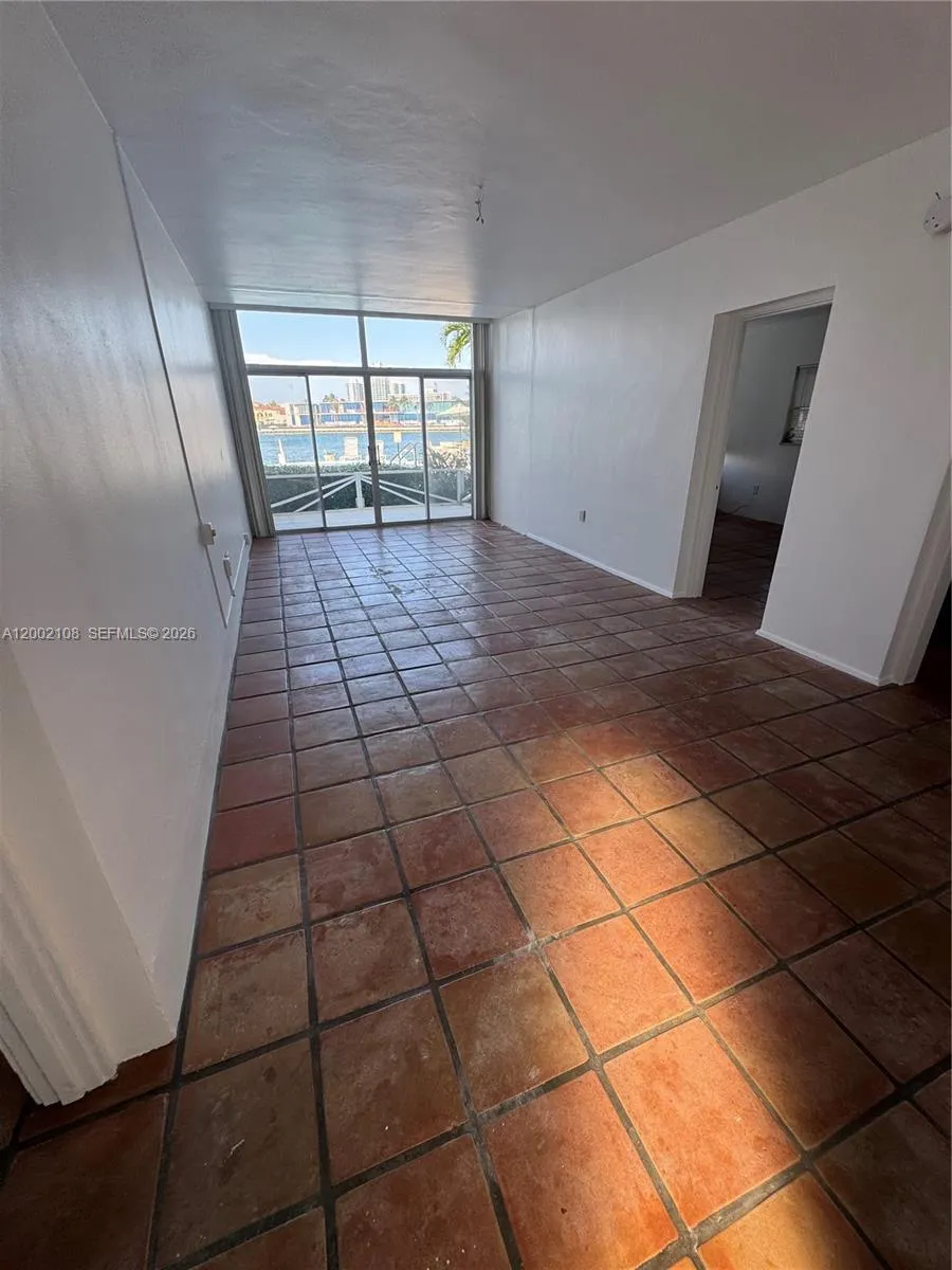 10281 E Bay Harbor Dr #C2 Bay Harbor Islands, FL 33154