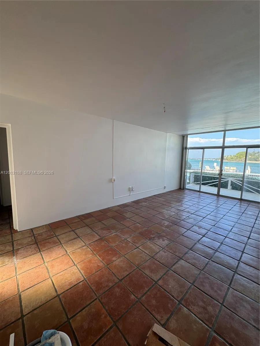 10281 E Bay Harbor Dr #C2 Bay Harbor Islands, FL 33154