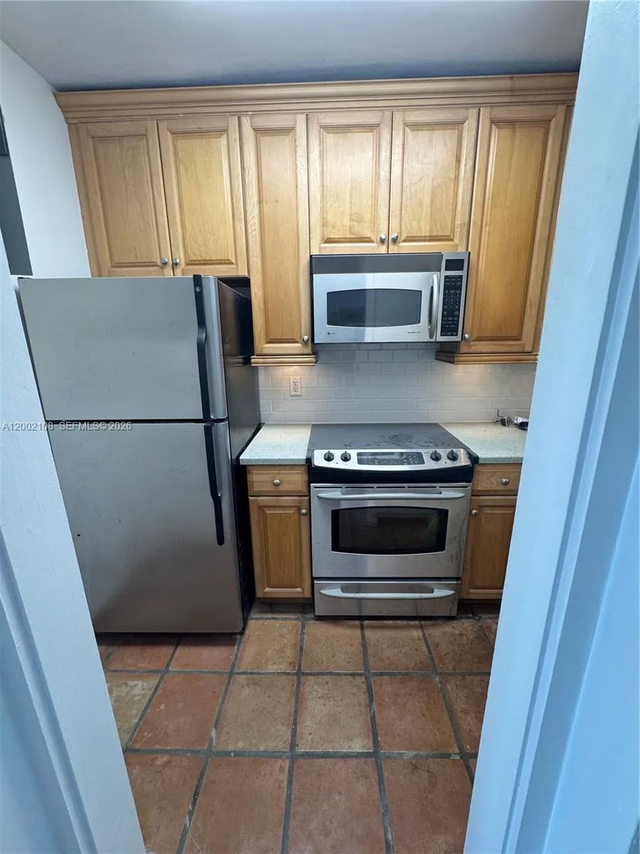 10281 E Bay Harbor Dr #C2 Bay Harbor Islands, FL 33154
