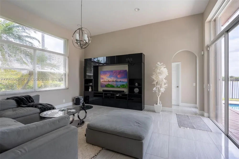 2557 Jardin Ter Weston, FL 33327