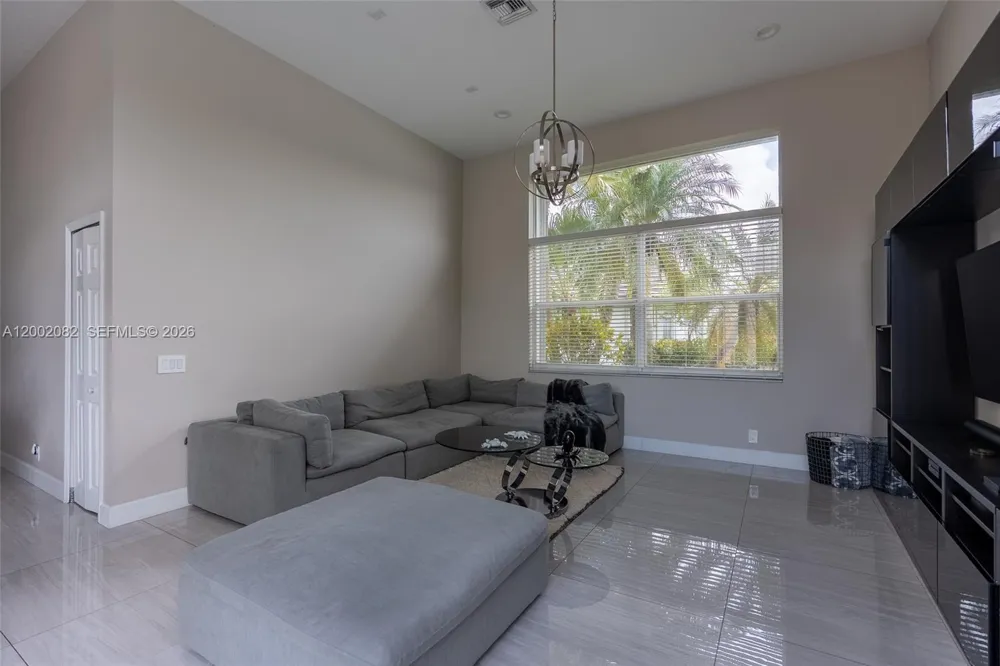 2557 Jardin Ter Weston, FL 33327