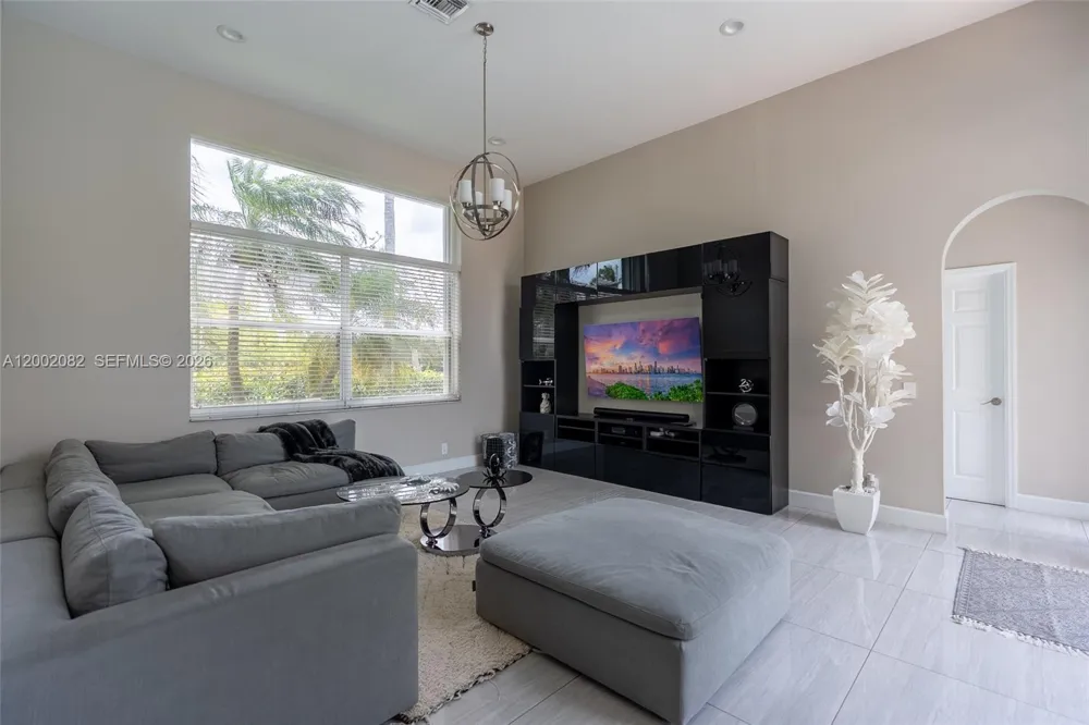 2557 Jardin Ter Weston, FL 33327