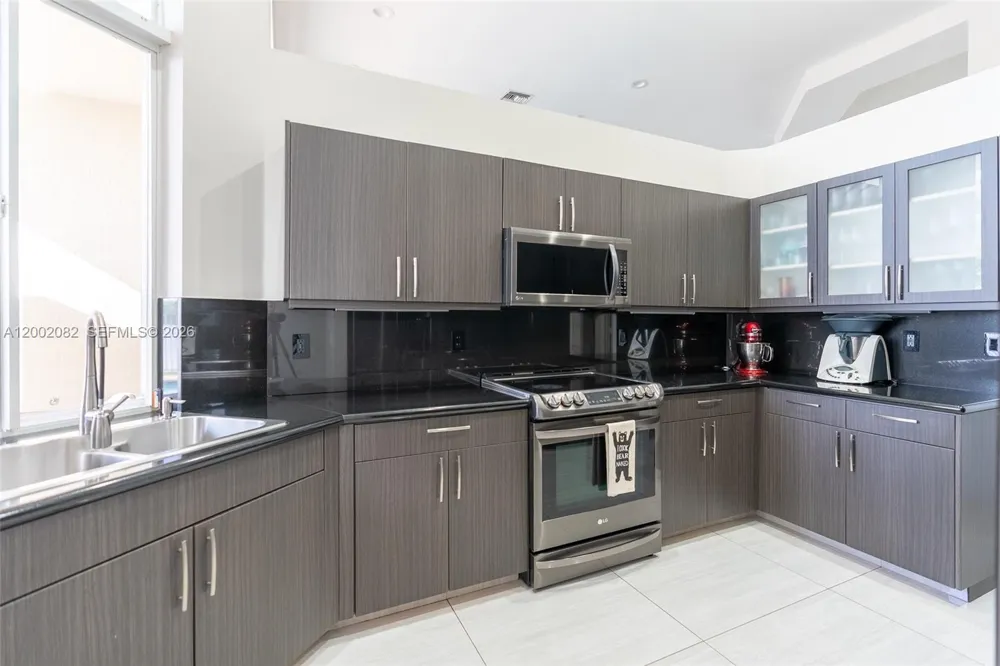 2557 Jardin Ter Weston, FL 33327