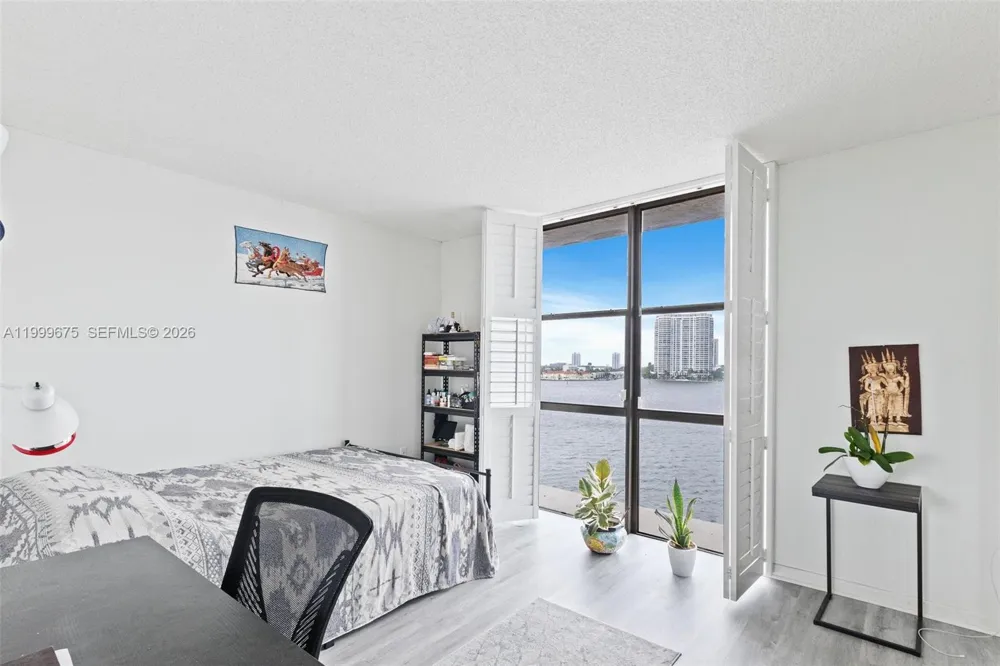 17600 Bay Rd #N701 Sunny Isles Beach, FL 33160