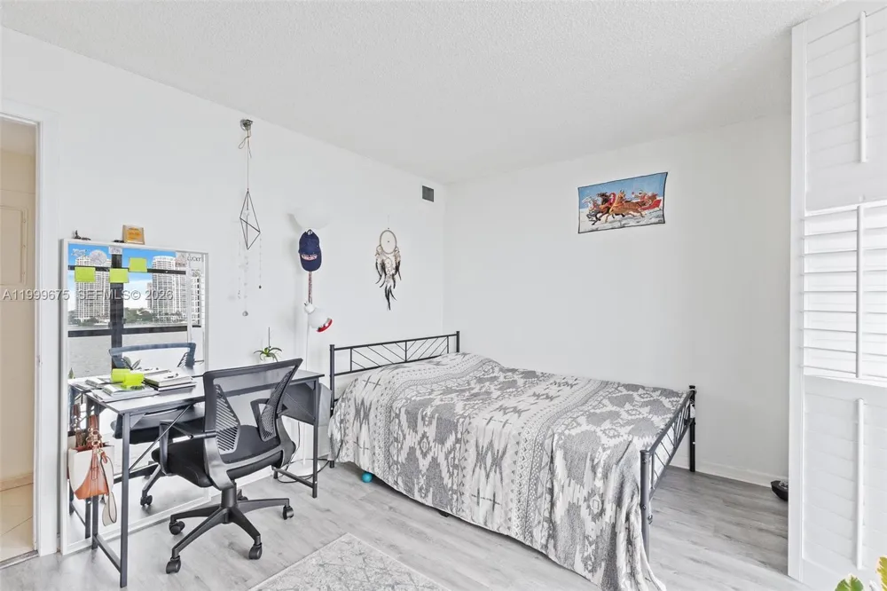 17600 Bay Rd #N701 Sunny Isles Beach, FL 33160