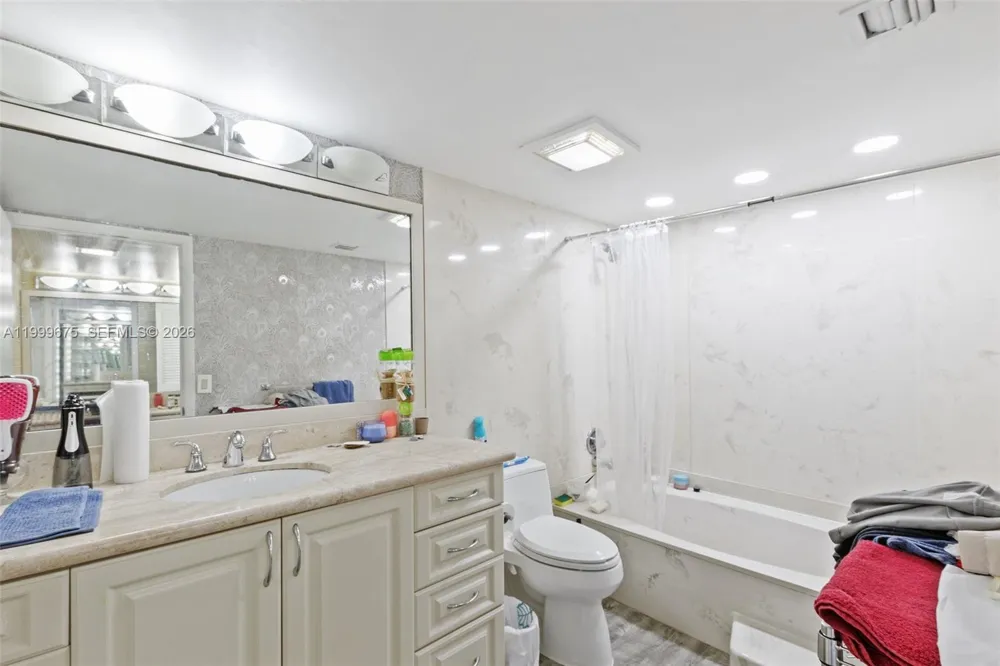 17600 Bay Rd #N701 Sunny Isles Beach, FL 33160