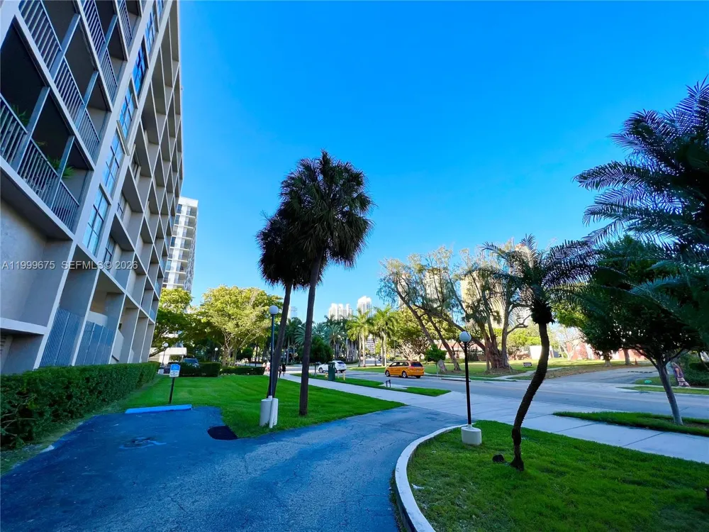 17600 Bay Rd #N701 Sunny Isles Beach, FL 33160