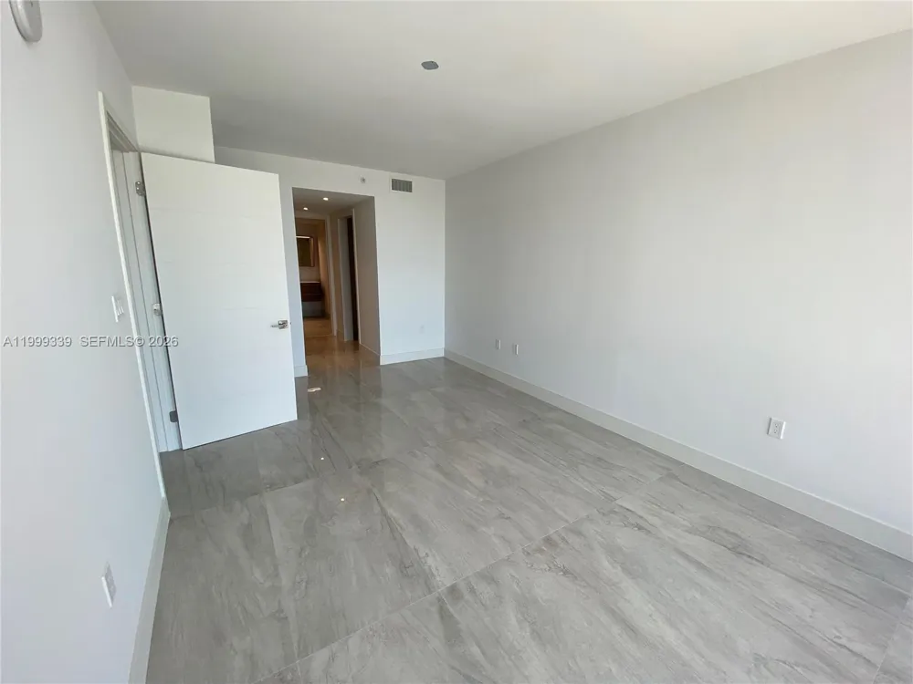 9521 E Bay Harbor Dr #605 Bay Harbor Islands, FL 33154
