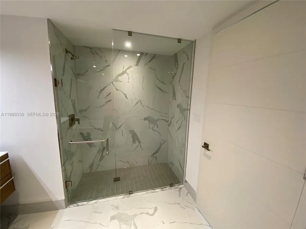 9521 E Bay Harbor Dr #605 Bay Harbor Islands, FL 33154