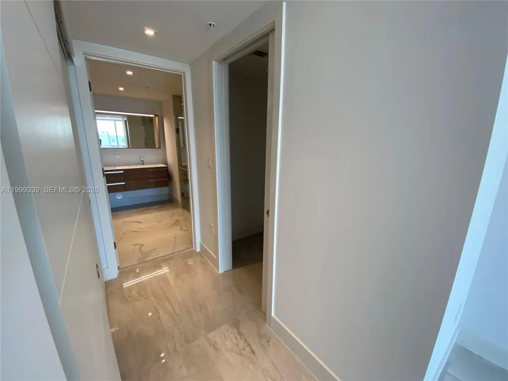 9521 E Bay Harbor Dr #605 Bay Harbor Islands, FL 33154