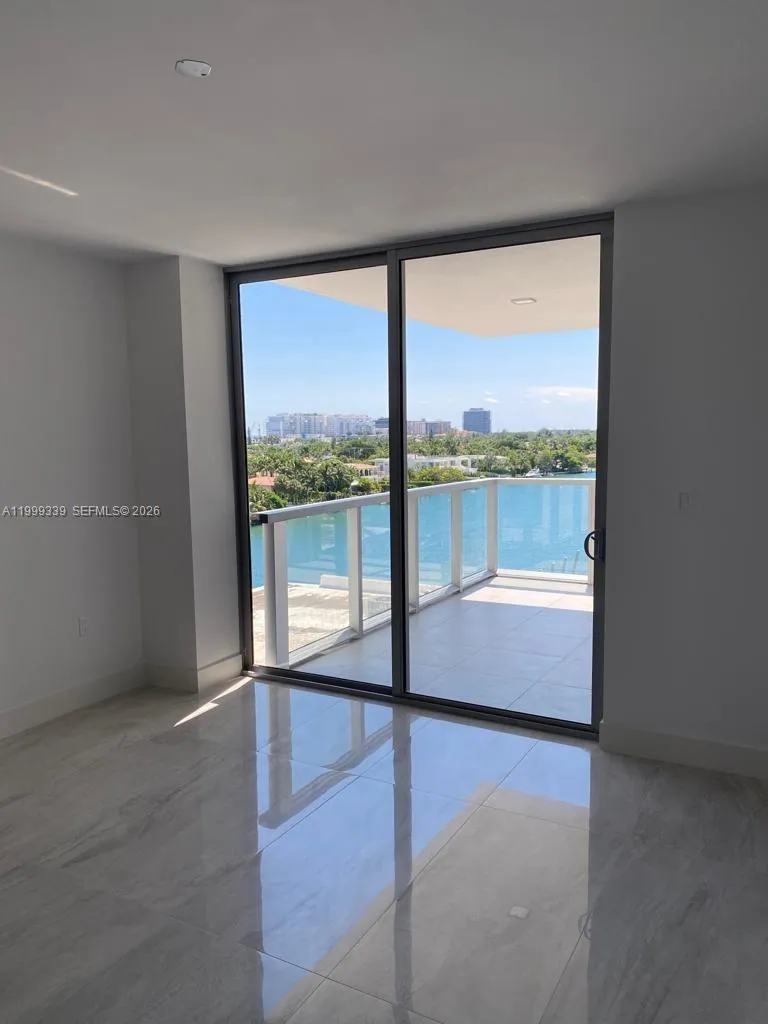 9521 E Bay Harbor Dr #605 Bay Harbor Islands, FL 33154