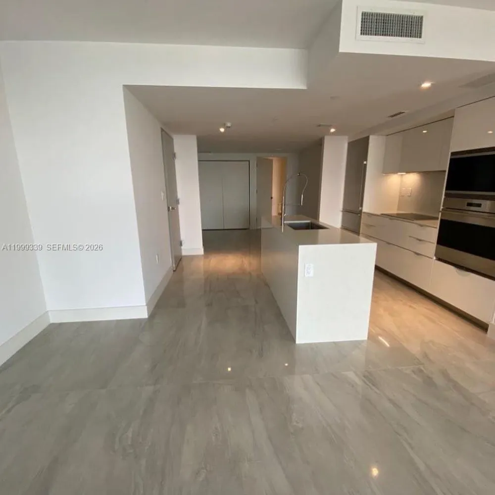 9521 E Bay Harbor Dr #605 Bay Harbor Islands, FL 33154