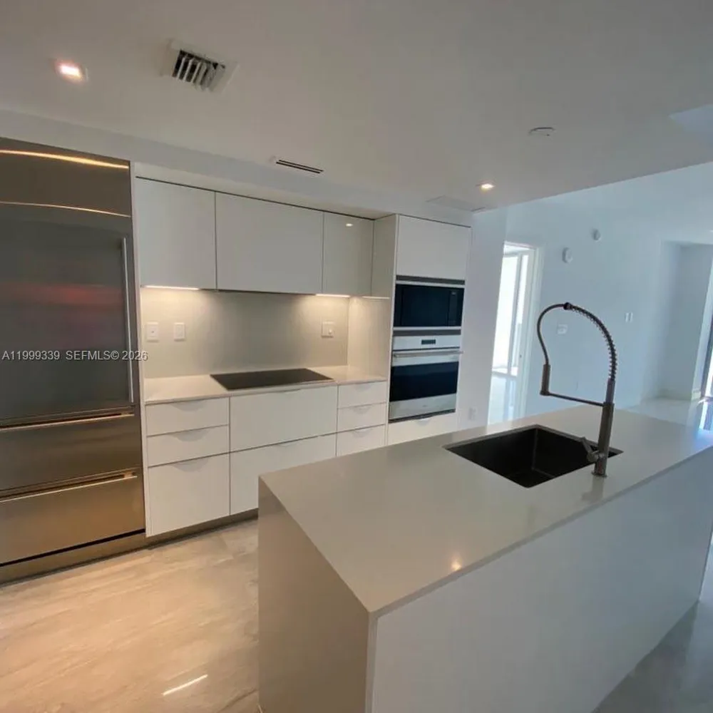 9521 E Bay Harbor Dr #605 Bay Harbor Islands, FL 33154