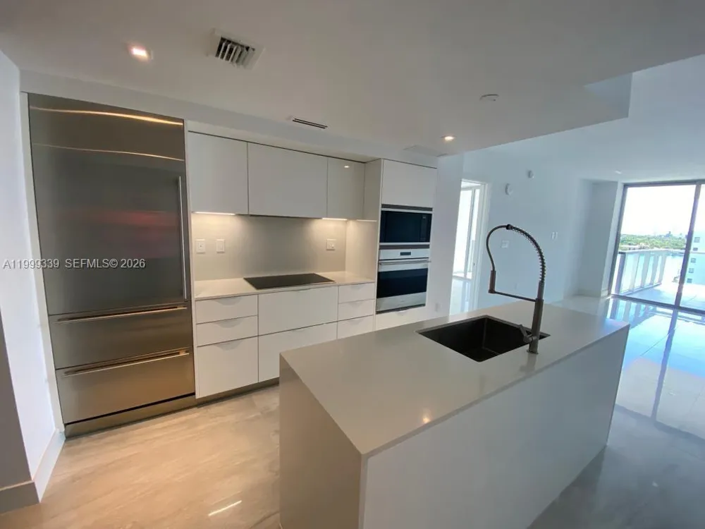 9521 E Bay Harbor Dr #605 Bay Harbor Islands, FL 33154
